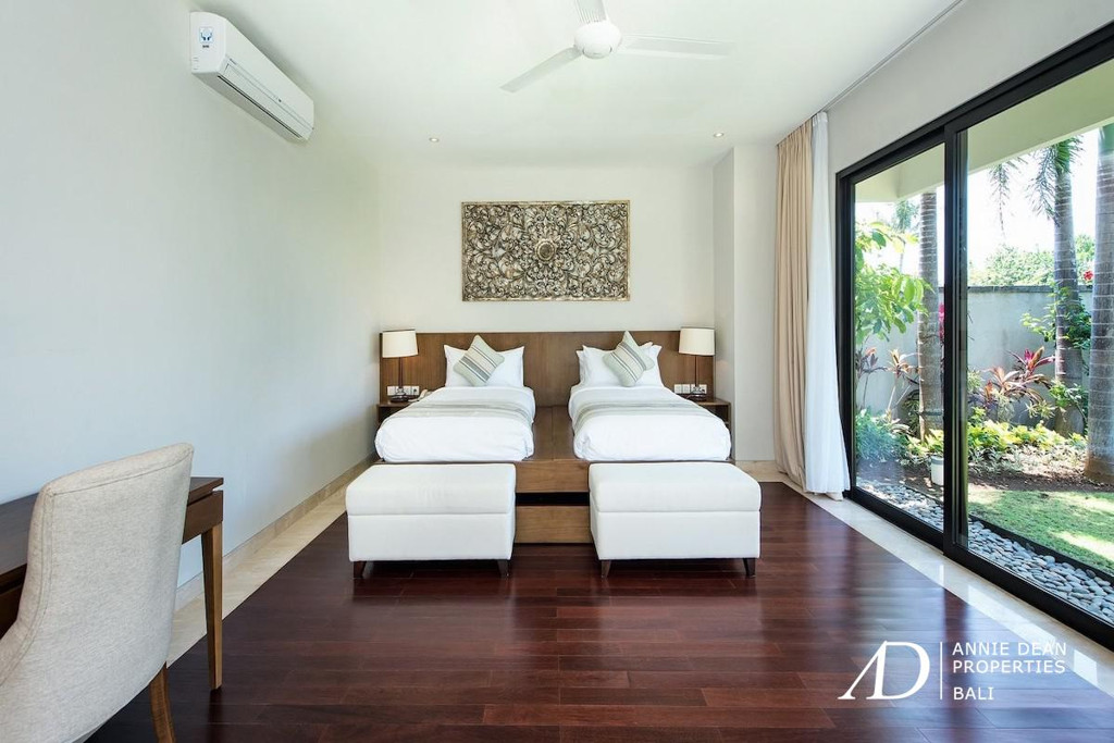 FREEHOLD | OCEAN VIEW INVESTMENT VILLA SET WITHIN A PRIVATE COMPLEX