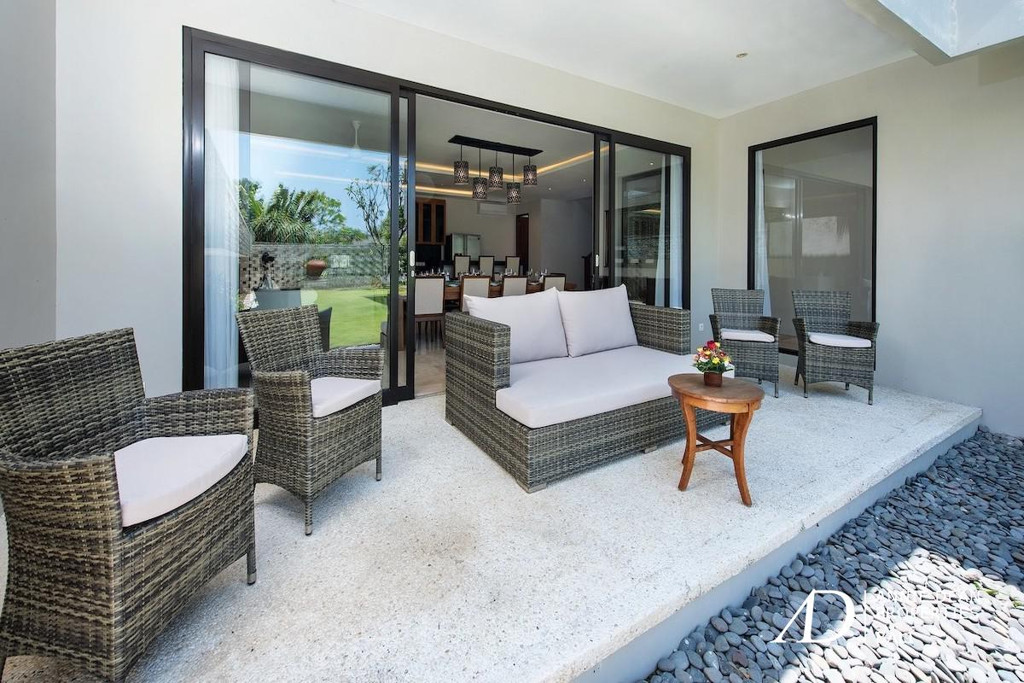 FREEHOLD | OCEAN VIEW INVESTMENT VILLA SET WITHIN A PRIVATE COMPLEX