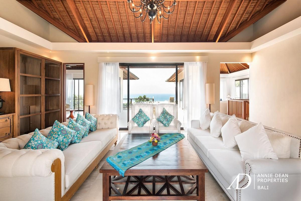FREEHOLD CONTEMPORARY OCEANVIEW VILLA WITH INFINITY POOL IN SOUTH BALI
