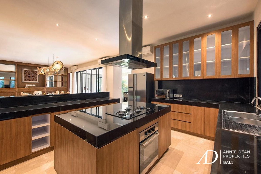 FREEHOLD | OCEAN-VIEW VILLA WITH INFINITY POOL - SOUTH BALI