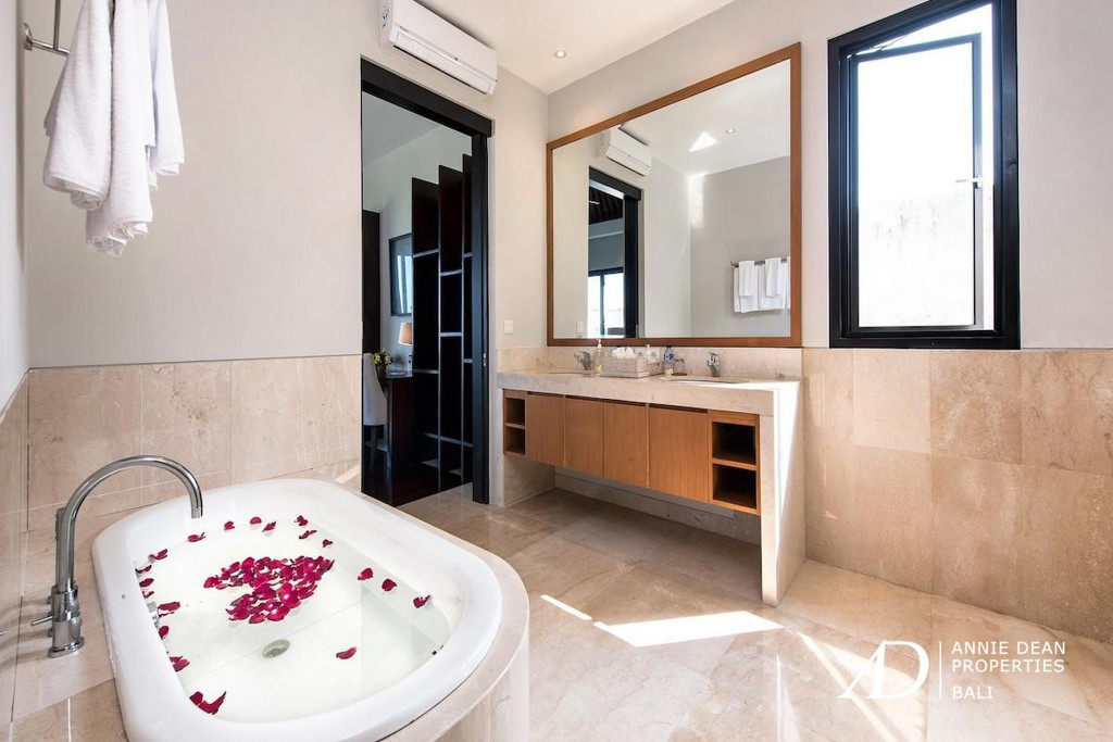 FREEHOLD | MODERN DESIGN VILLA WITH OCEAN VIEWS | UNGASAN