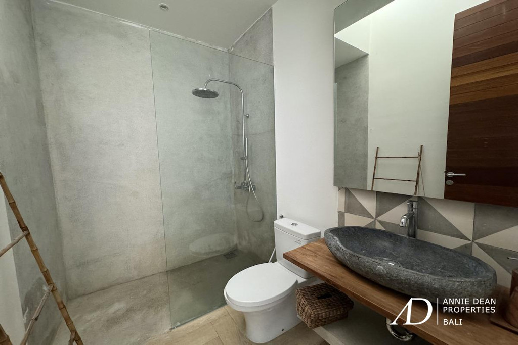 FREEHOLD | WALK-TO-BEACH VILLA WITHIN A PRIVATE COMPLEX IN PRIME BERAWA