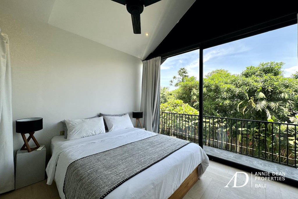 FREEHOLD | WALK-TO-BEACH VILLA WITHIN A PRIVATE COMPLEX IN PRIME BERAWA