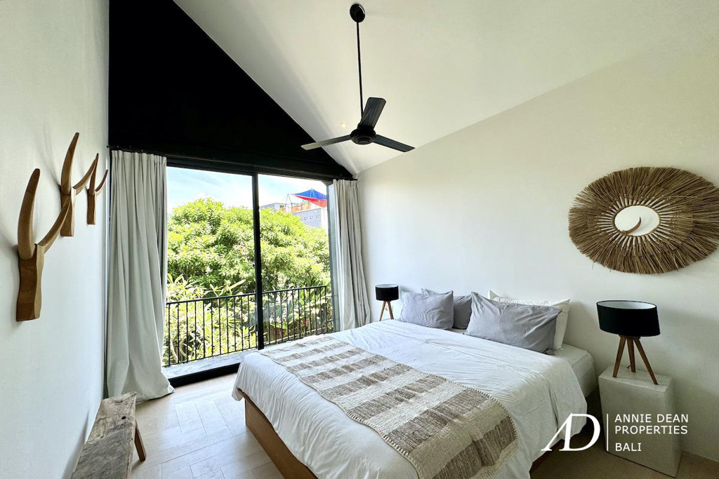 FREEHOLD | WALK-TO-BEACH VILLA WITHIN A PRIVATE COMPLEX IN PRIME BERAWA