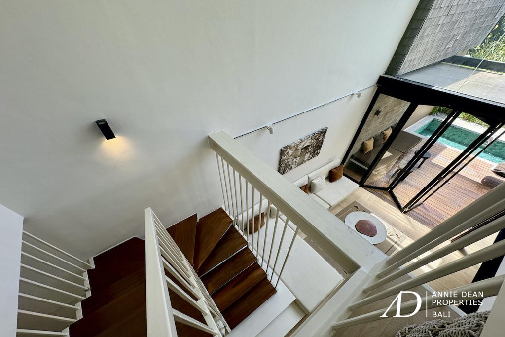 FREEHOLD | WALK-TO-BEACH VILLA WITHIN A PRIVATE COMPLEX IN PRIME BERAWA