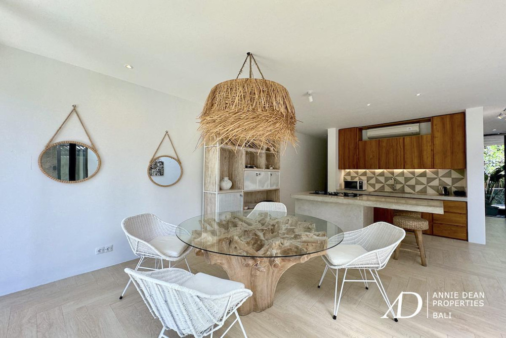 FREEHOLD | WALK-TO-BEACH VILLA WITHIN A PRIVATE COMPLEX IN PRIME BERAWA