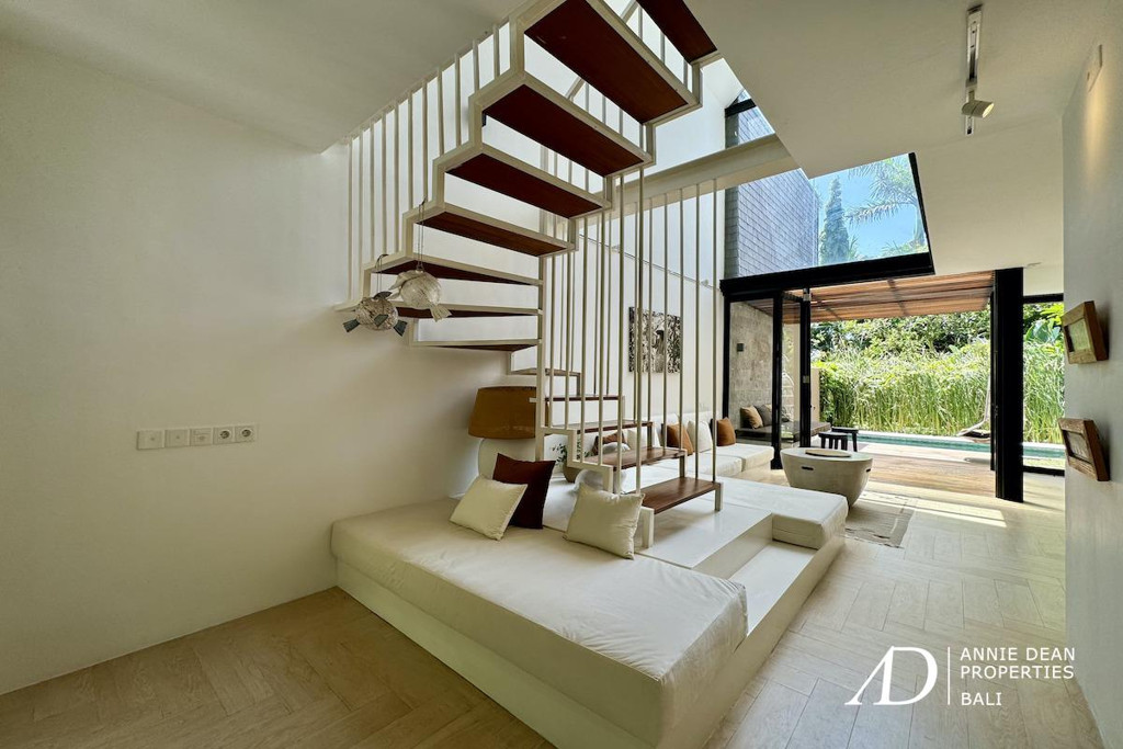 FREEHOLD | WALK-TO-BEACH VILLA WITHIN A PRIVATE COMPLEX IN PRIME BERAWA