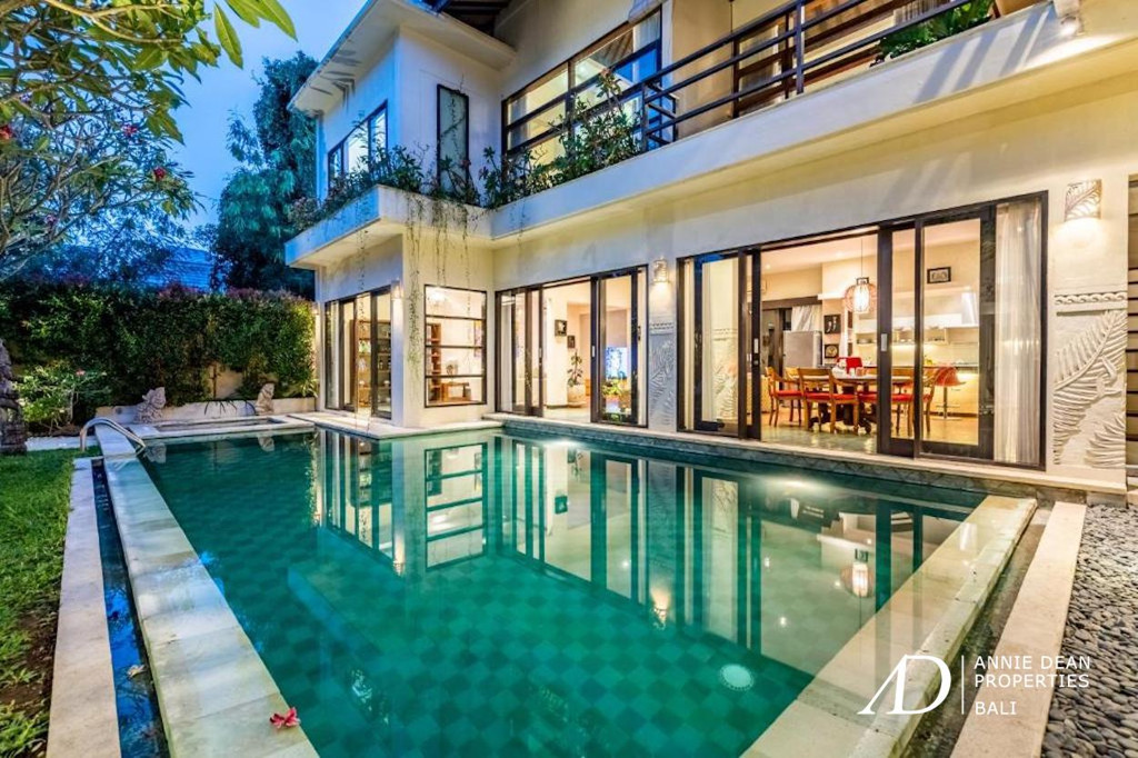FREEHOLD | TROPICAL 4-BEDROOM VILLA ON THE BEACHSIDE OF SANUR