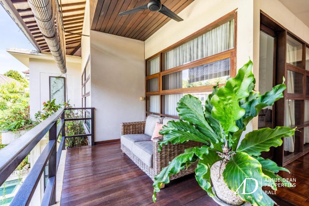 FREEHOLD | TROPICAL 4-BEDROOM VILLA ON THE BEACHSIDE OF SANUR