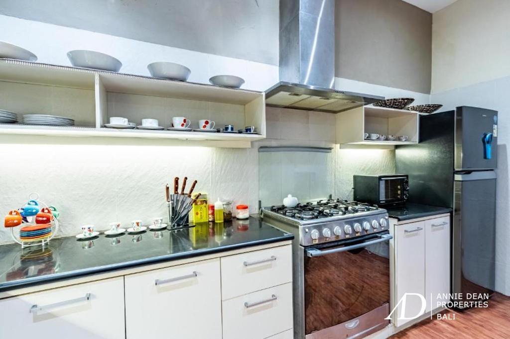 FREEHOLD | TROPICAL 4-BEDROOM VILLA ON THE BEACHSIDE OF SANUR