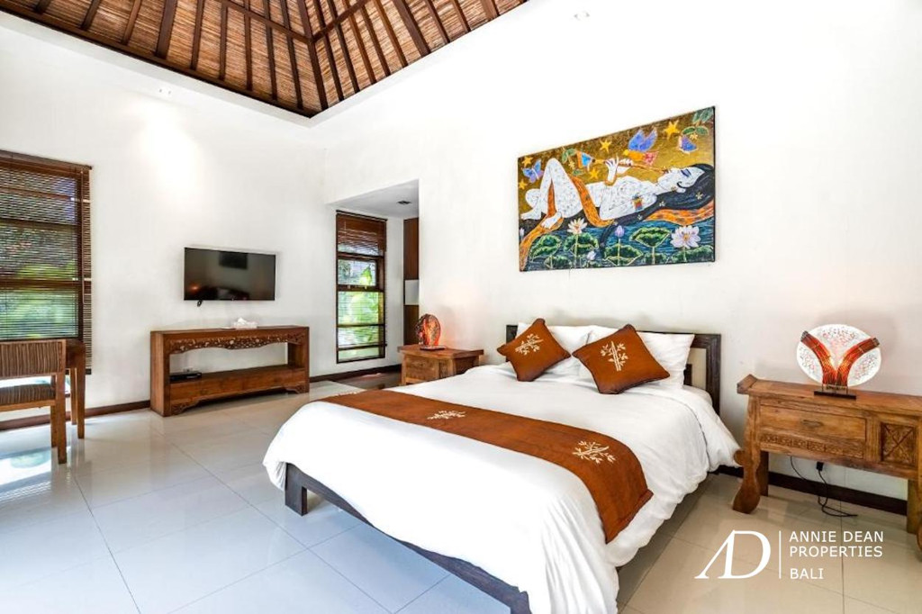 FREEHOLD | TROPICAL 4-BEDROOM VILLA ON THE BEACHSIDE OF SANUR