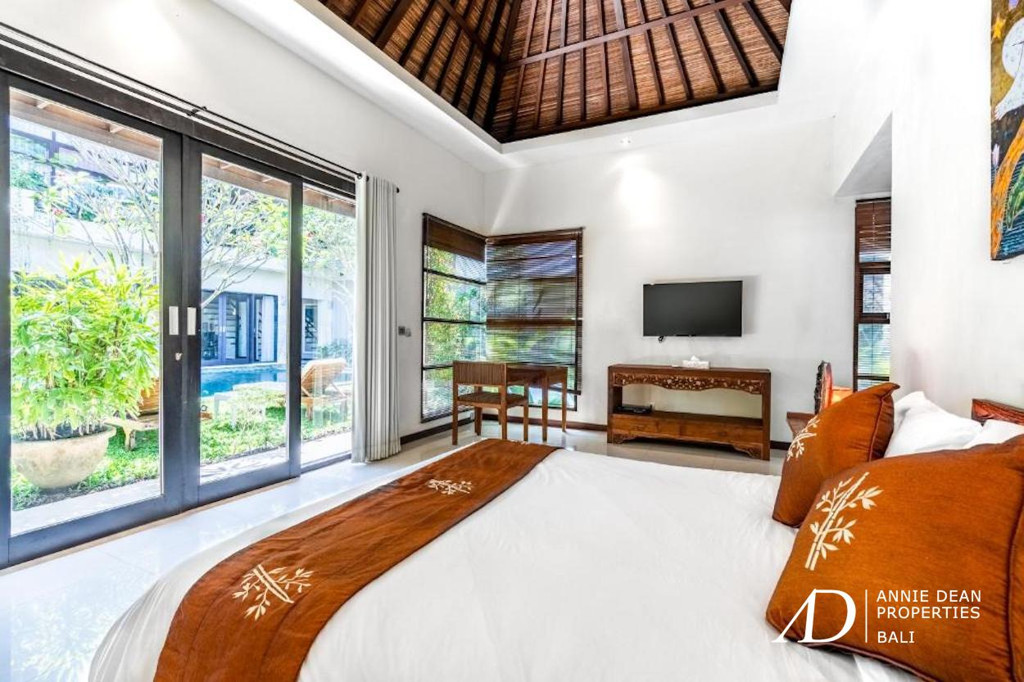 FREEHOLD | TROPICAL 4-BEDROOM VILLA ON THE BEACHSIDE OF SANUR