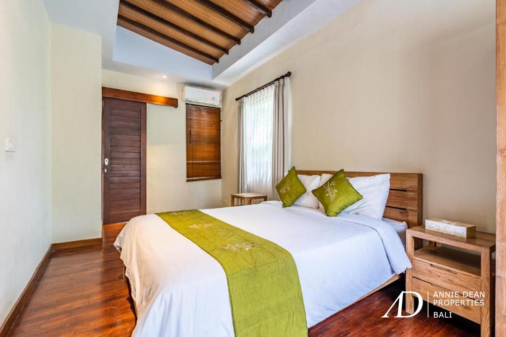 FREEHOLD | TROPICAL 4-BEDROOM VILLA ON THE BEACHSIDE OF SANUR