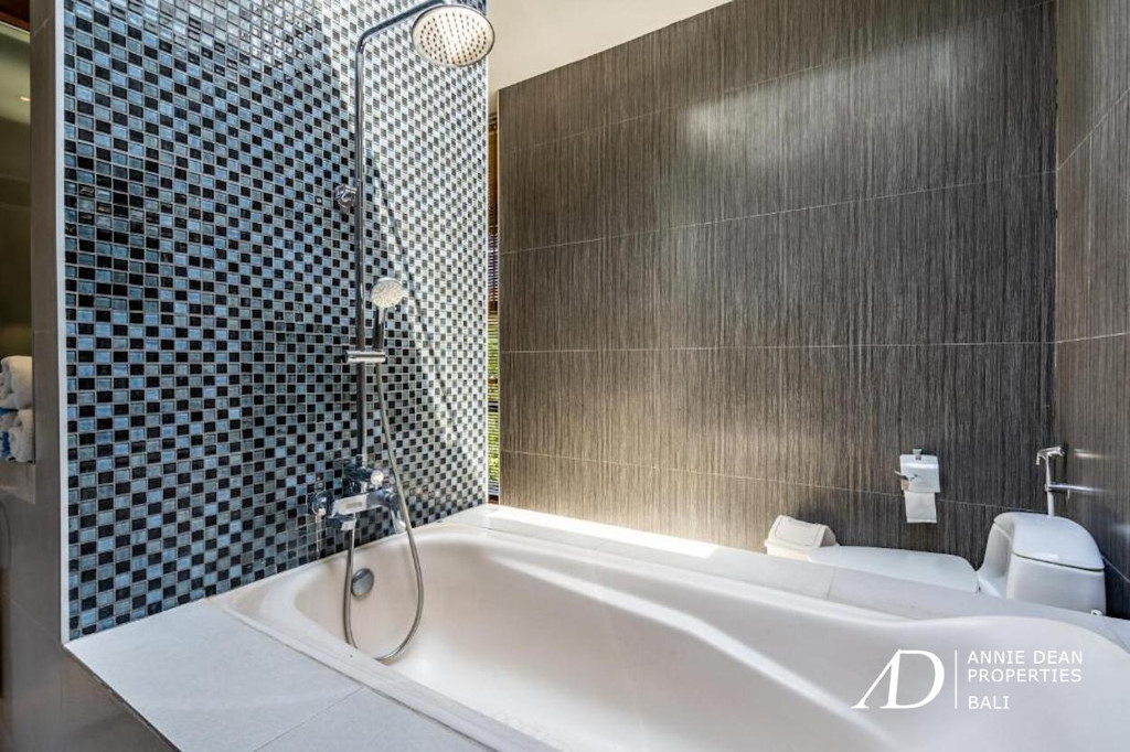 FREEHOLD | TROPICAL 4-BEDROOM VILLA ON THE BEACHSIDE OF SANUR