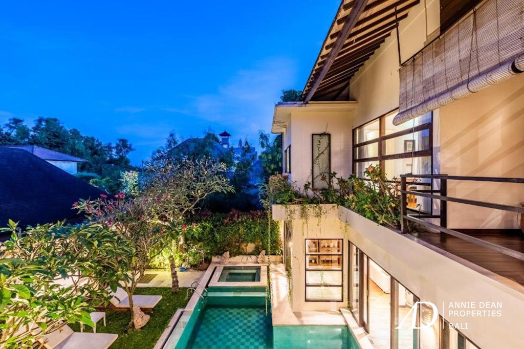 FREEHOLD | TROPICAL 4-BEDROOM VILLA ON THE BEACHSIDE OF SANUR