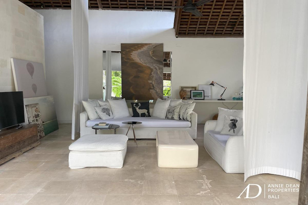 FREEHOLD COMPLEX OF 3 VILLAS IN KEROBOKAN - NEAR CANGGU