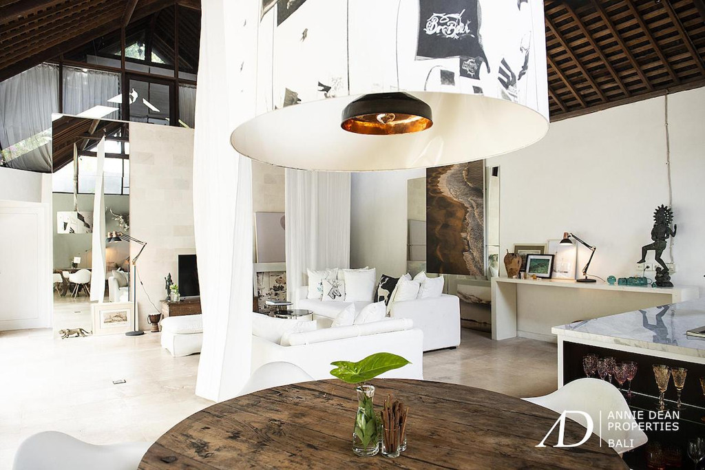 FREEHOLD COMPLEX OF 3 VILLAS IN KEROBOKAN - NEAR CANGGU