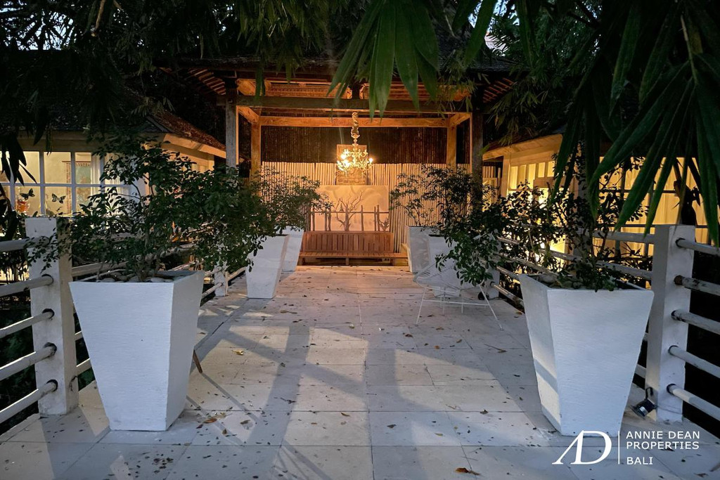 FREEHOLD COMPLEX OF 3 VILLAS IN KEROBOKAN - NEAR CANGGU