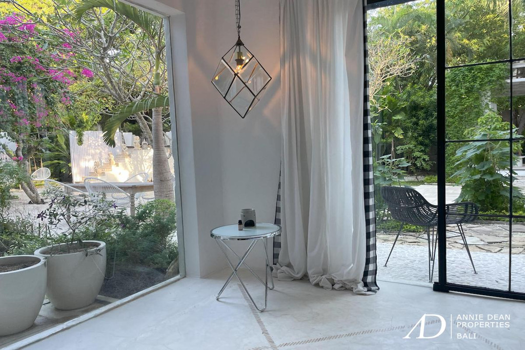 FREEHOLD COMPLEX OF 3 VILLAS IN KEROBOKAN - NEAR CANGGU