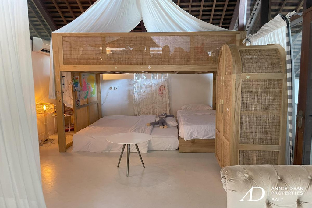 FREEHOLD COMPLEX OF 3 VILLAS IN KEROBOKAN - NEAR CANGGU