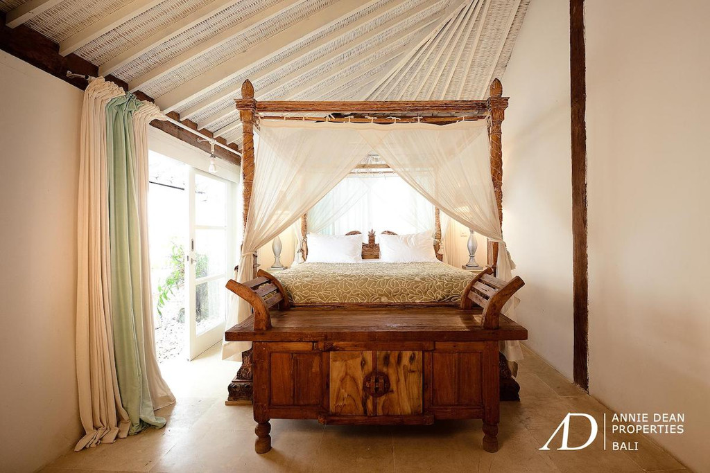 FREEHOLD COMPLEX OF 3 VILLAS IN KEROBOKAN - NEAR CANGGU