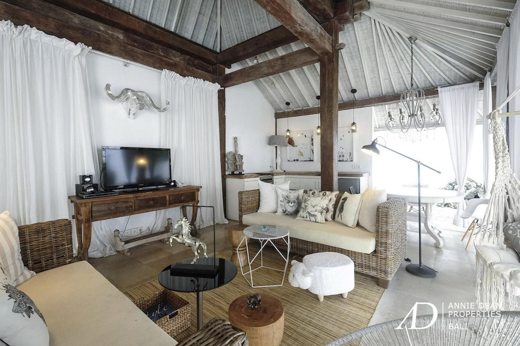 FREEHOLD COMPLEX OF 3 VILLAS IN KEROBOKAN - NEAR CANGGU