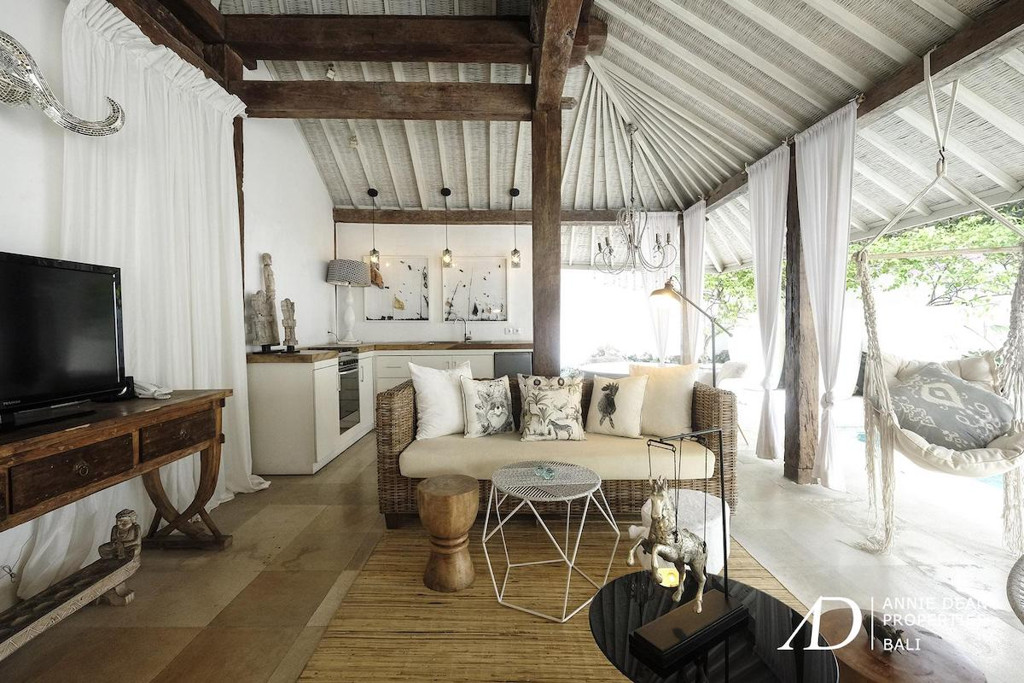 FREEHOLD COMPLEX OF 3 VILLAS IN KEROBOKAN - NEAR CANGGU