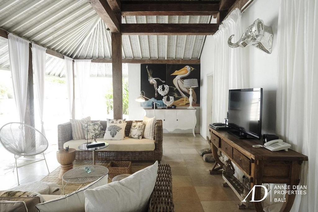 FREEHOLD COMPLEX OF 3 VILLAS IN KEROBOKAN - NEAR CANGGU