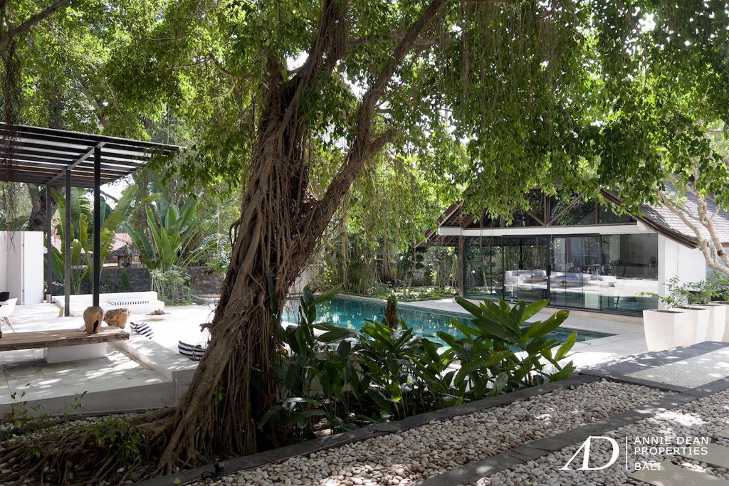 FREEHOLD COMPLEX OF 3 VILLAS IN KEROBOKAN - NEAR CANGGU