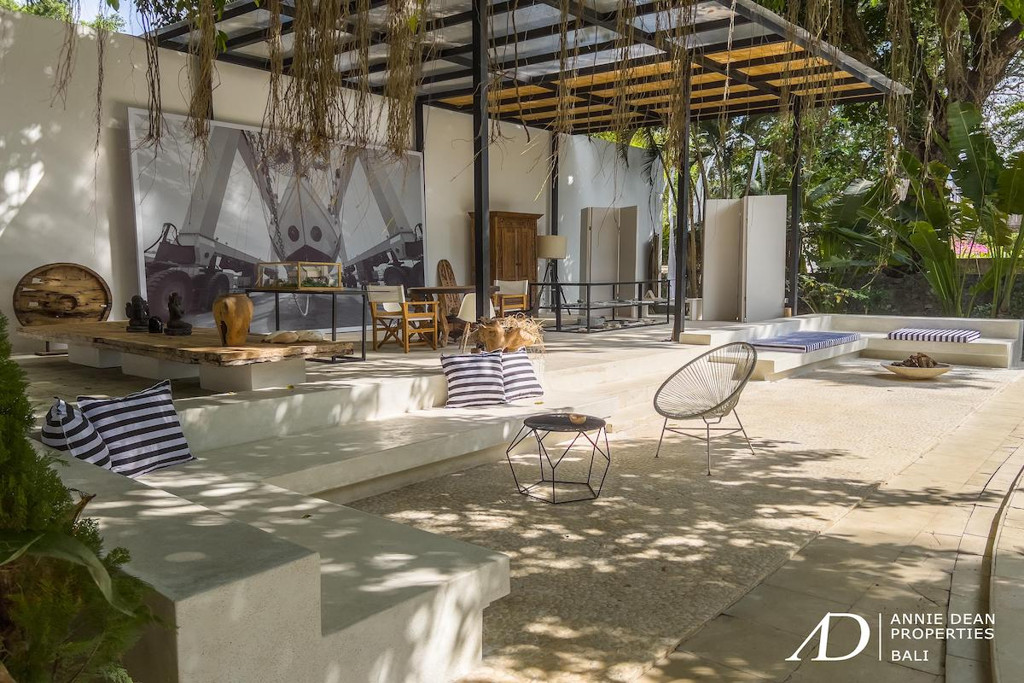 FREEHOLD COMPLEX OF 3 VILLAS IN KEROBOKAN - NEAR CANGGU