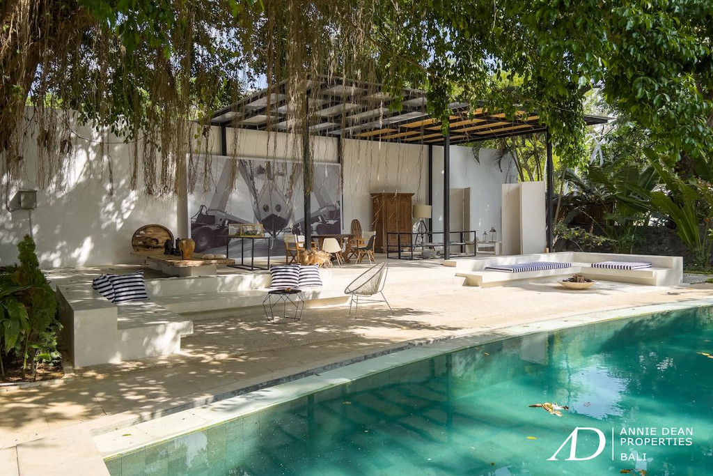 FREEHOLD COMPLEX OF 3 VILLAS IN KEROBOKAN - NEAR CANGGU