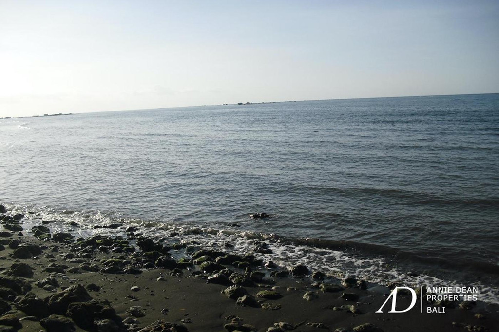 FREEHOLD BEACH FRONT LAND IN SINGARAJA ( 5,64 HA ) 