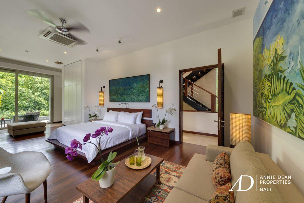 FREEHOLD | CLIFF FRONT 7-BEDROOM VILLA | PADANG PADANG