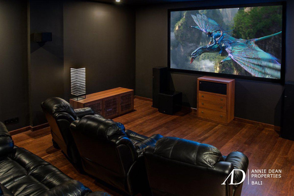 FREEHOLD | CLIFF FRONT 7-BEDROOM VILLA | PADANG PADANG