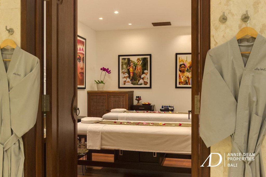 FREEHOLD | CLIFF FRONT 7-BEDROOM VILLA | PADANG PADANG