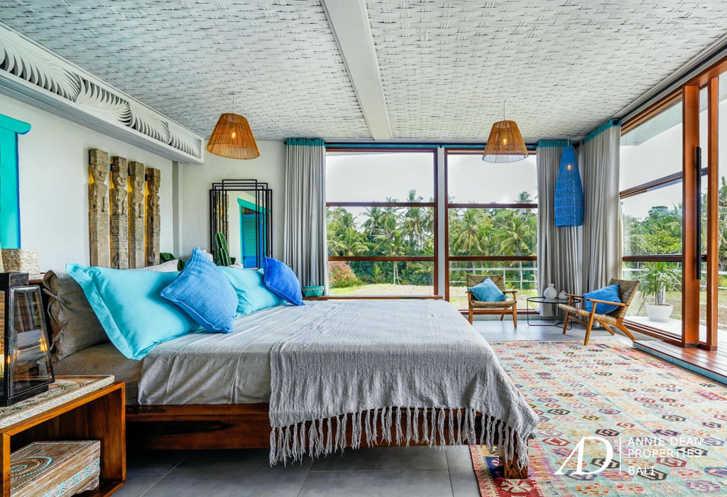 LEASEHOLD | LUXURY 5-BEDROOM VILLA WITH STUNNING RICE FIELD VIEWS IN TANAH LOT