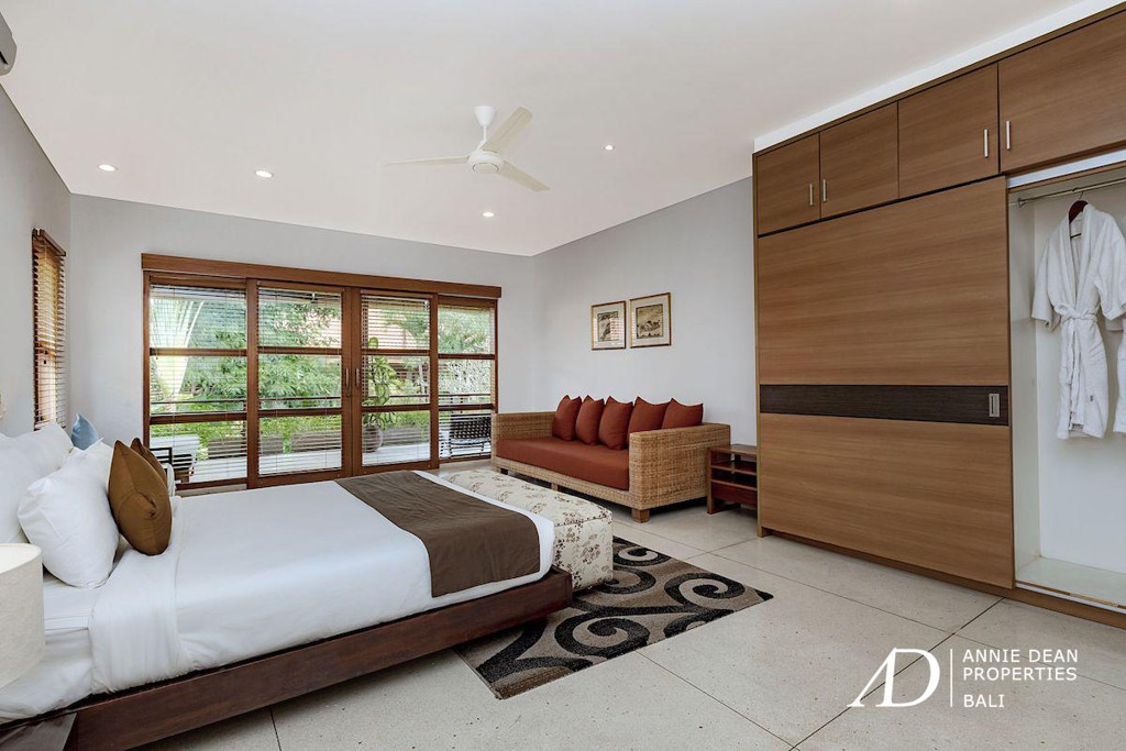 FREEHOLD 6-BEDROOM LUXURY VILLA-300 METERS FROM THE BEACH IN SEMINYAK