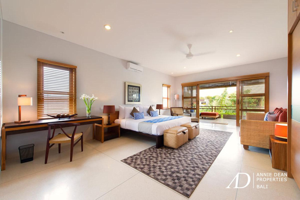 FREEHOLD 6-BEDROOM LUXURY VILLA-300 METERS FROM THE BEACH IN SEMINYAK