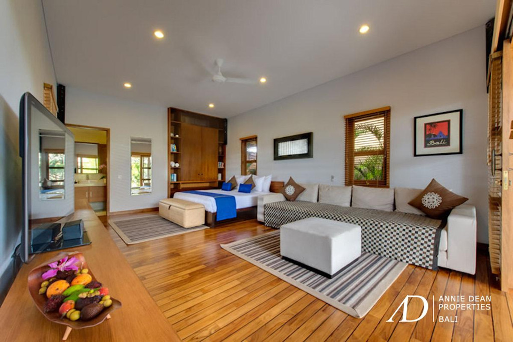 FREEHOLD 6-BEDROOM LUXURY VILLA-300 METERS FROM THE BEACH IN SEMINYAK
