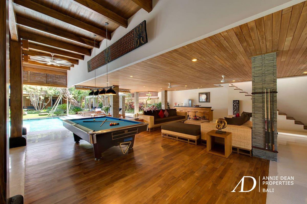 FREEHOLD 6-BEDROOM LUXURY VILLA-300 METERS FROM THE BEACH IN SEMINYAK