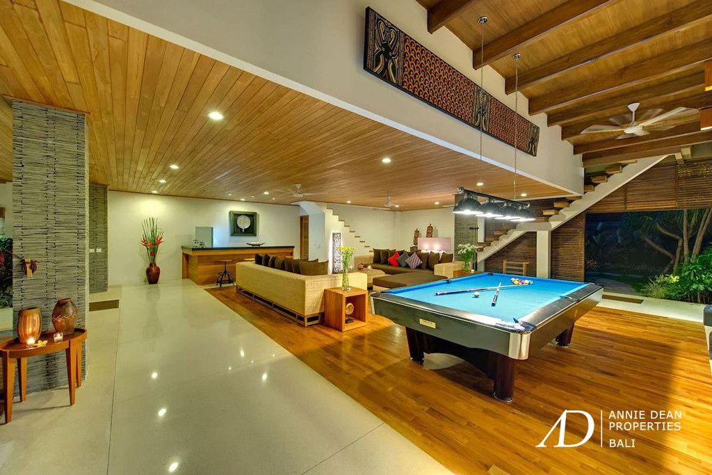 FREEHOLD 6-BEDROOM LUXURY VILLA-300 METERS FROM THE BEACH IN SEMINYAK