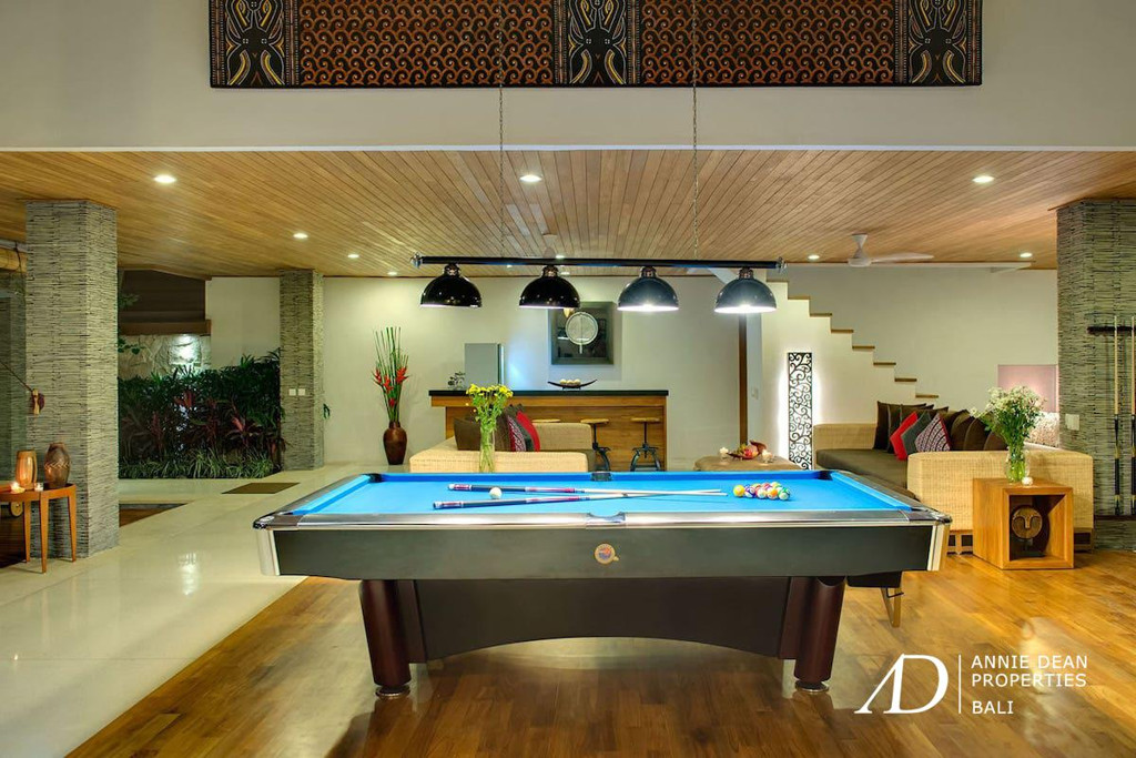 FREEHOLD 6-BEDROOM LUXURY VILLA-300 METERS FROM THE BEACH IN SEMINYAK