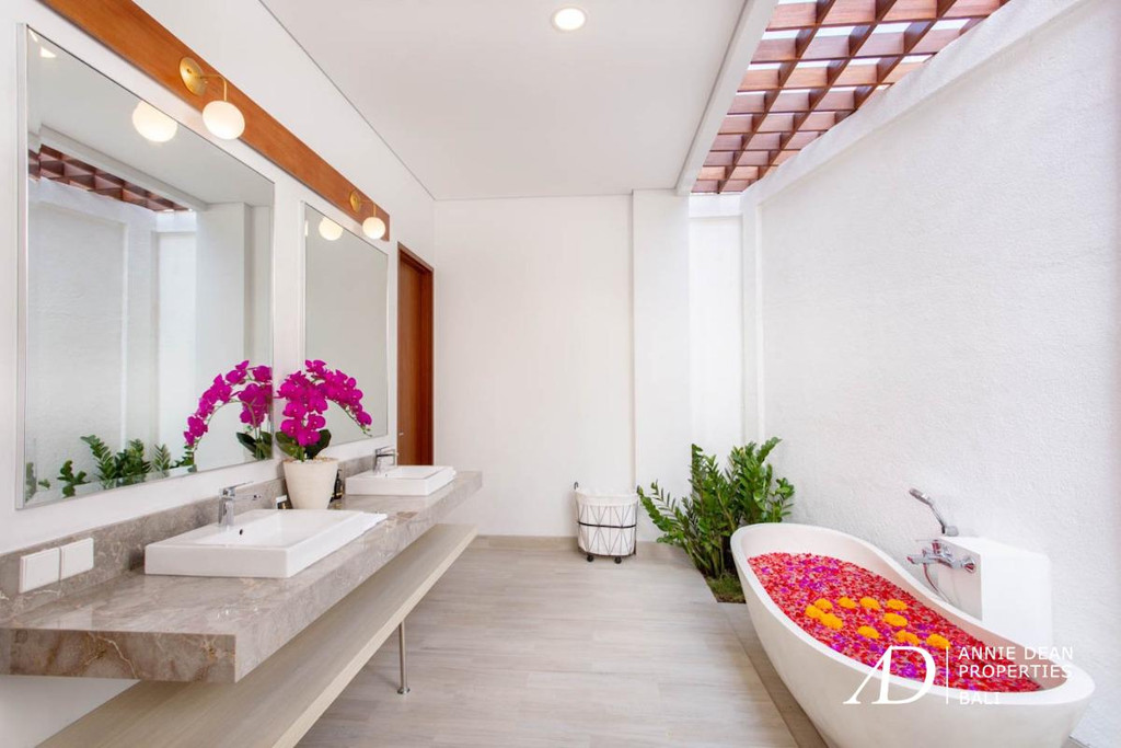 FREEHOLD MODERN JOGLO STYLE 4-BEDROOM VILLA IN KEROBOKAN 