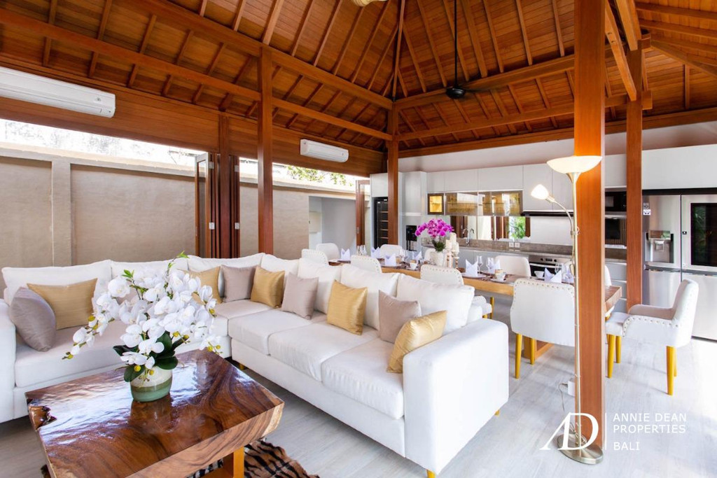 FREEHOLD MODERN JOGLO STYLE 4-BEDROOM VILLA IN KEROBOKAN 