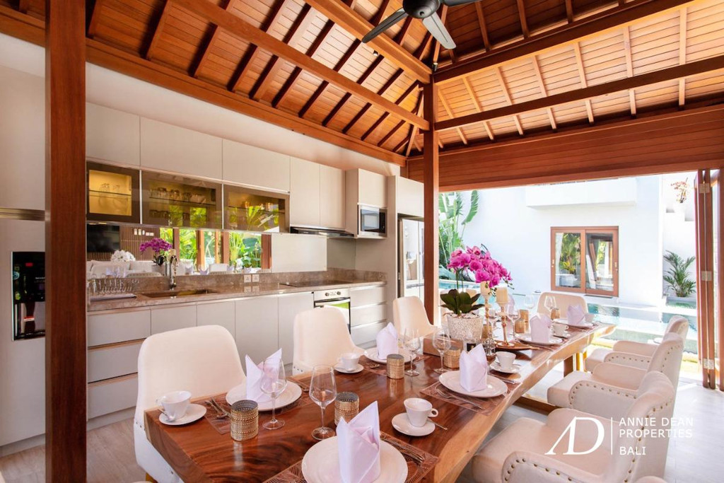 FREEHOLD MODERN JOGLO STYLE 4-BEDROOM VILLA IN KEROBOKAN 