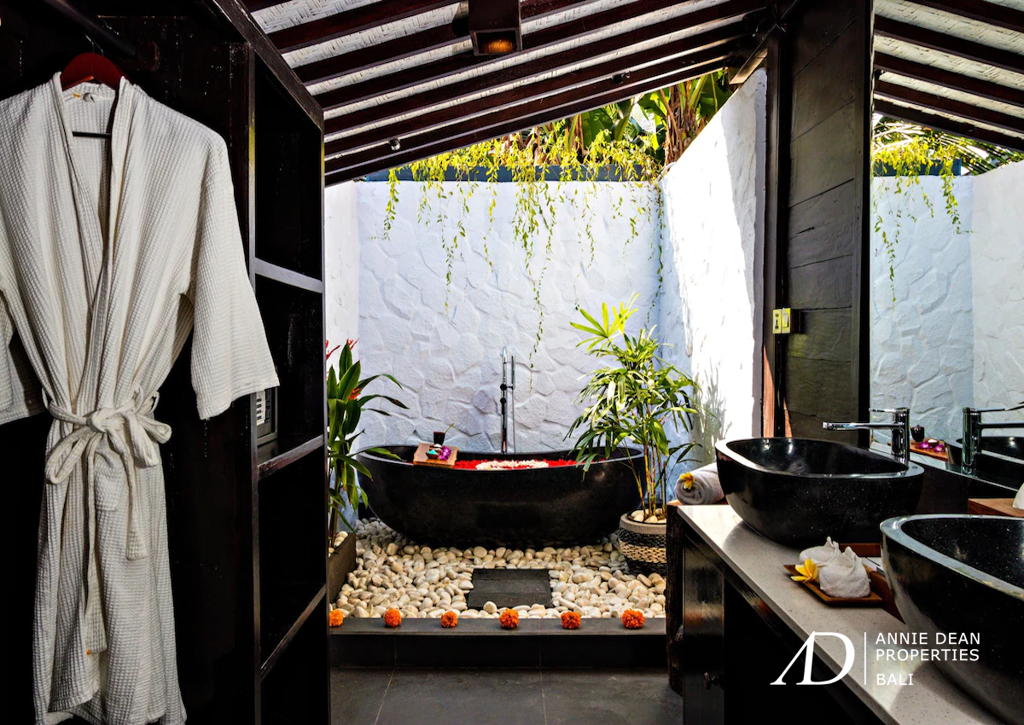 FREEHOLD & LEASEHOLD 7-BEDROOM TURNKEY BUSINESS IN UBUD