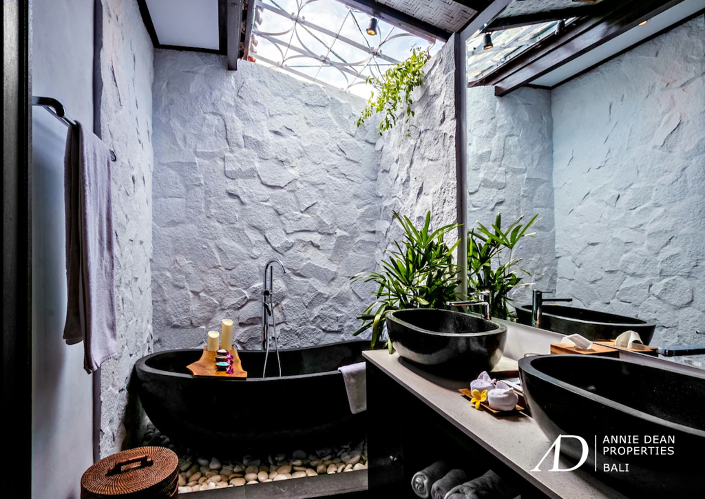 FREEHOLD & LEASEHOLD 7-BEDROOM TURNKEY BUSINESS IN UBUD