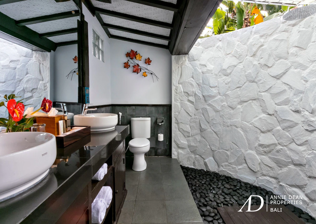 FREEHOLD & LEASEHOLD 7-BEDROOM TURNKEY BUSINESS IN UBUD
