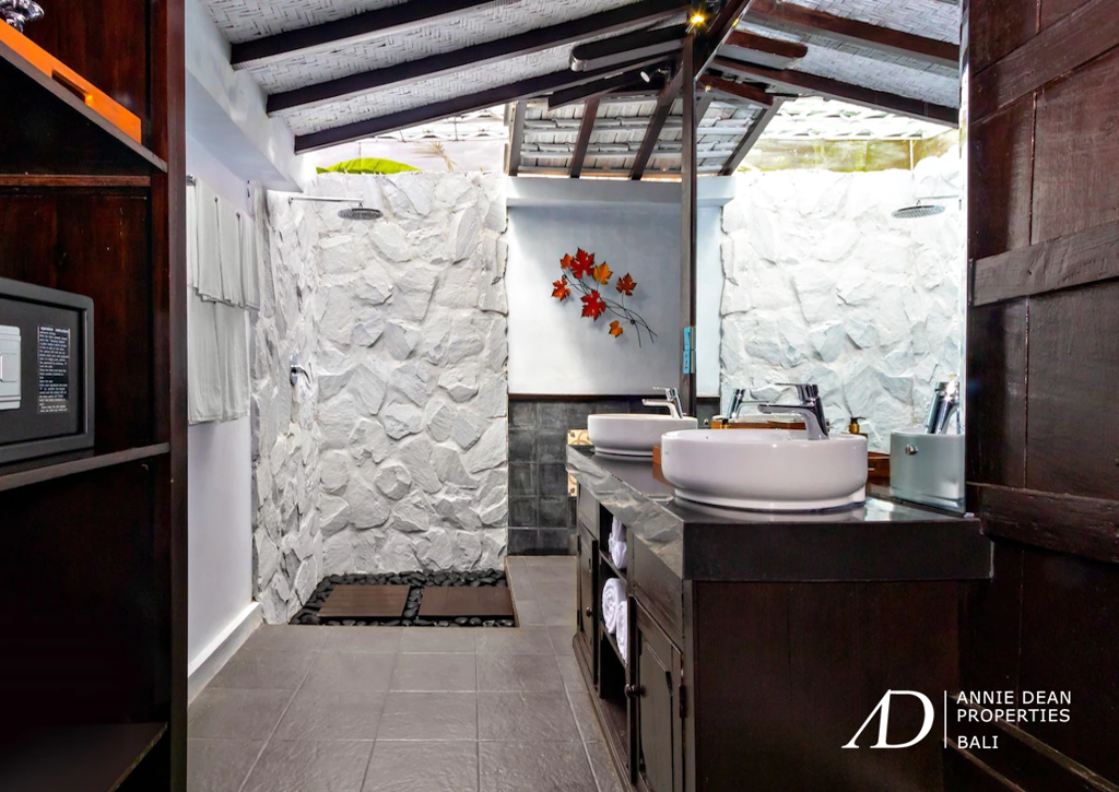 FREEHOLD & LEASEHOLD 7-BEDROOM TURNKEY BUSINESS IN UBUD