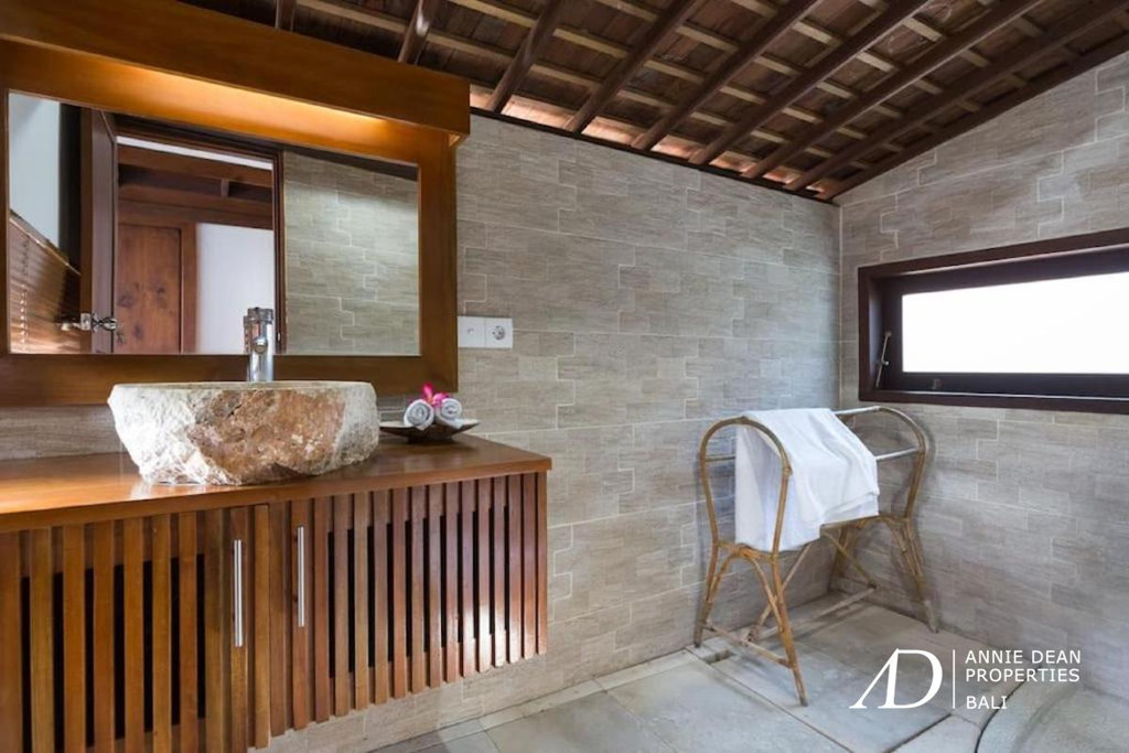 FREEHOLD TROPICAL DESIGN 5-BEDROOM IN BATU BOLONG CANGGU 